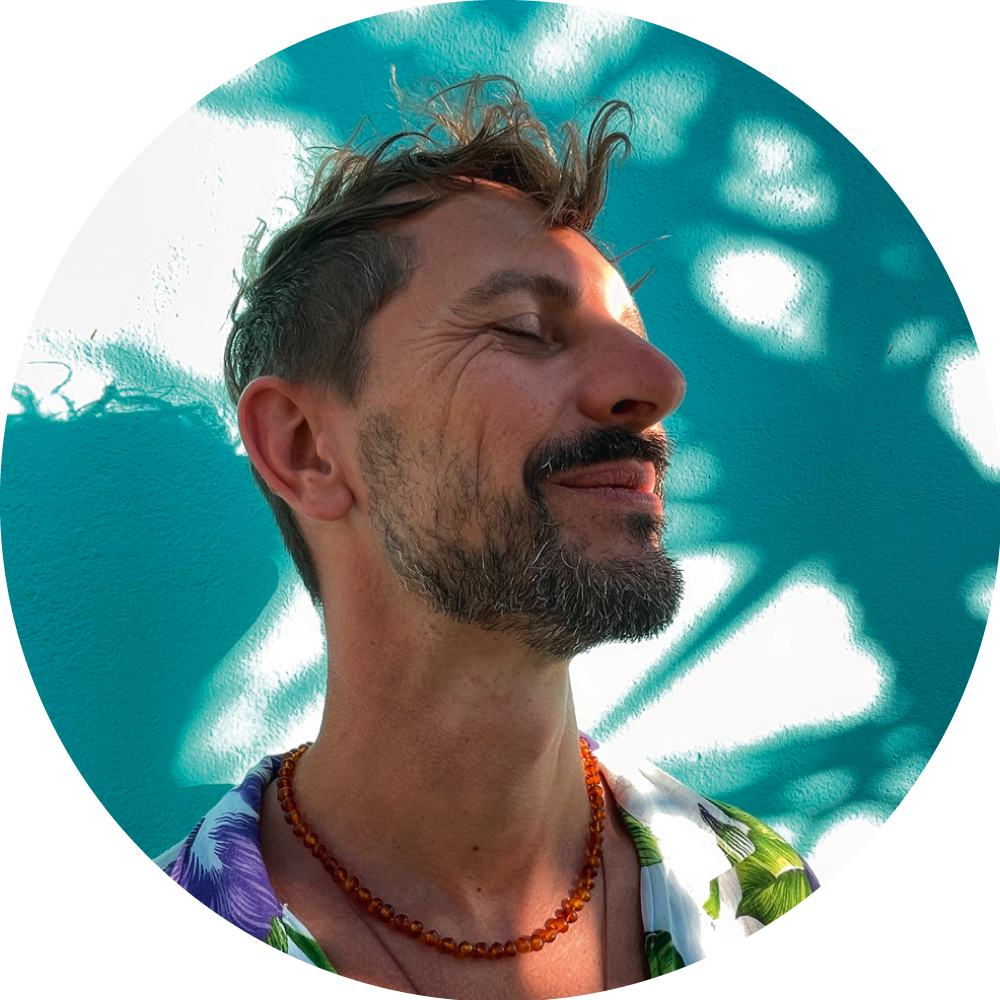 felix-happy Increase your happiness by deepening the most important relationship in your life: the relationship with yourself.